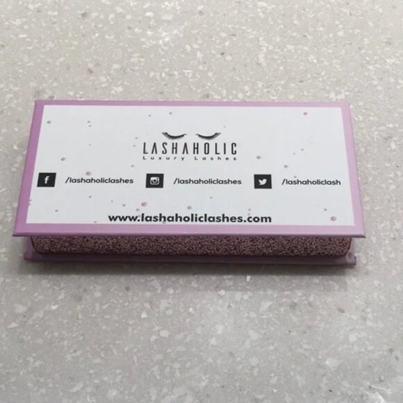 Lashaholic Luxury Lashes - Picture 3 of 5